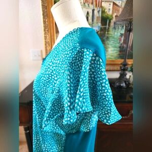 Worn Once-Teal and White Butterfly Blouse!!💚🦚